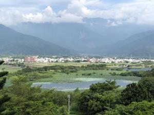 錦園村玉蟾園海岸山脈俯瞰池上