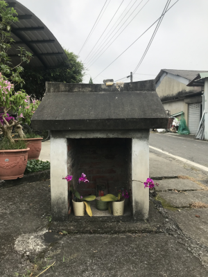 過貓田對面地基主(尊稱土地公)