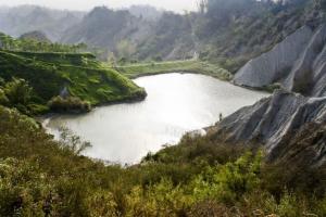 牛埔泥岩湖光山色